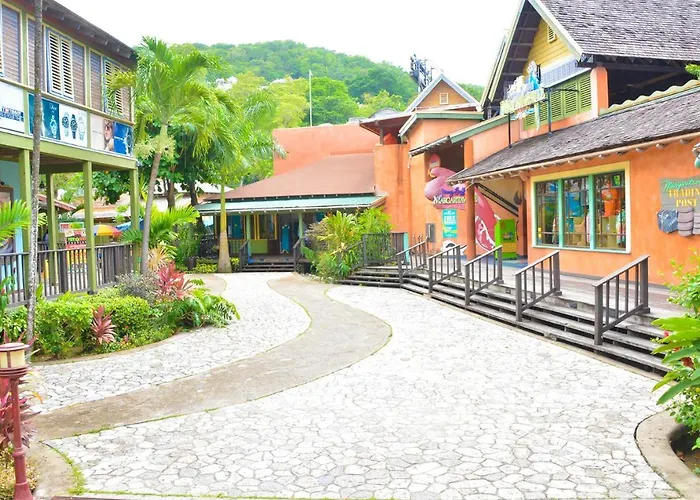 Ambleside & Turtle Towers Apartment